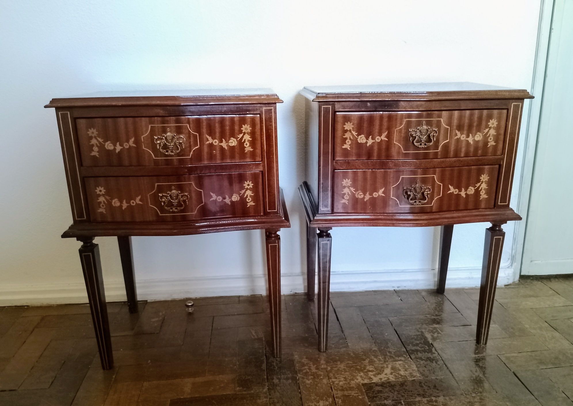 Mesa de Cabeceira Art Deco