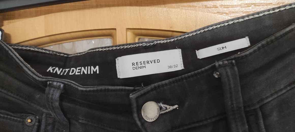 Spodnie męskie Reserved Denim slim 30/32 czarne.