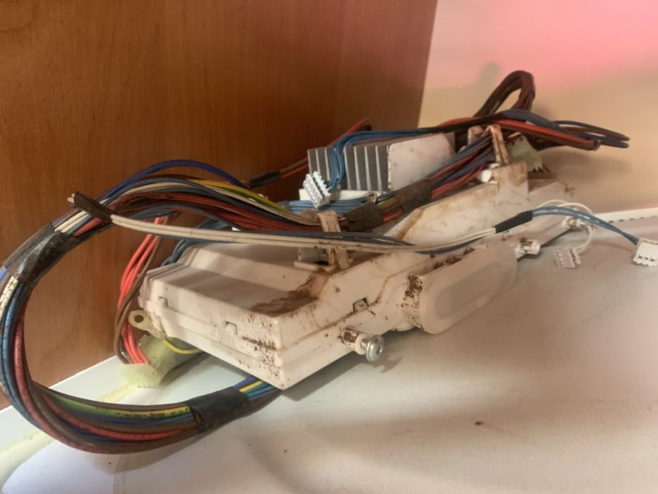 Запчастини до пральки Ariston AVSD129