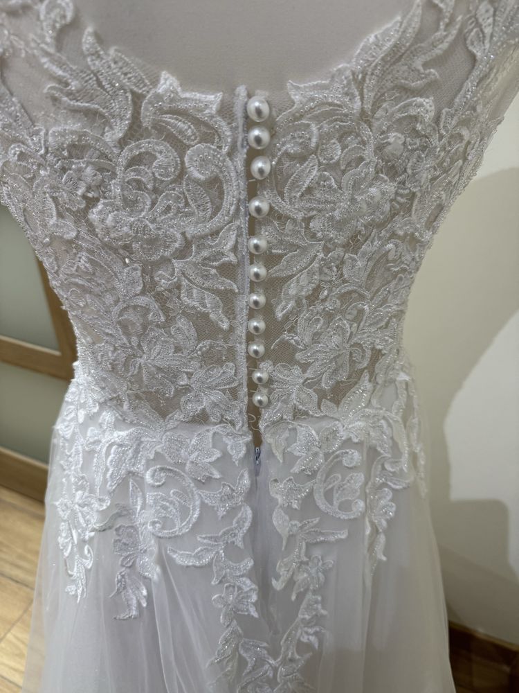 Piękna elegancka błyszczaca suknia slubna 38