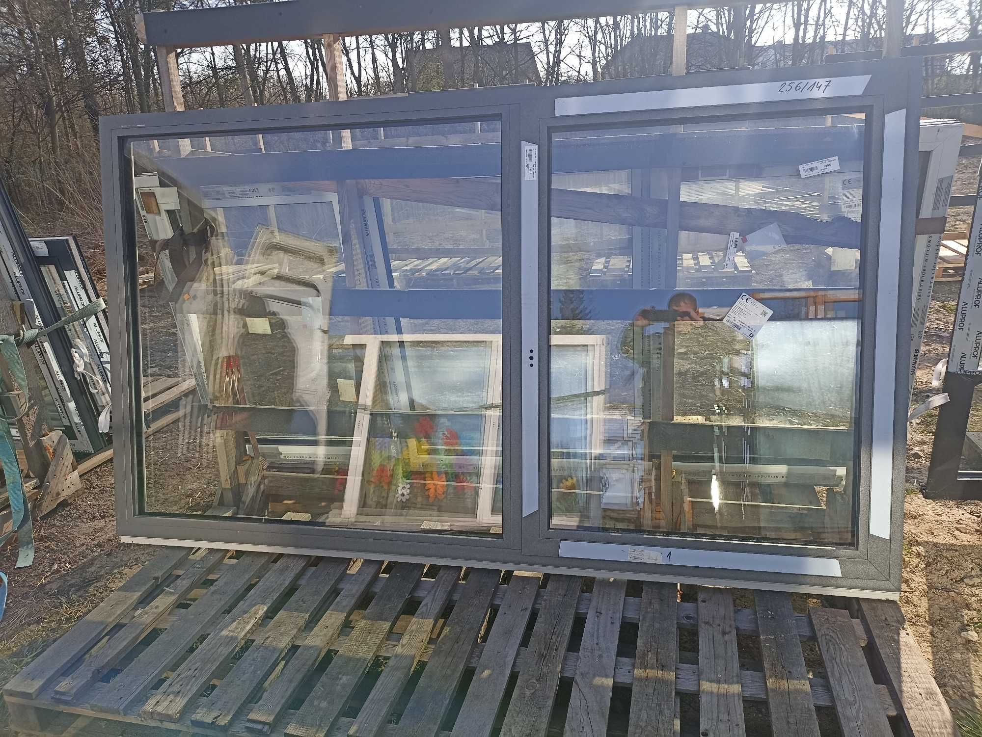 Okno pcv 256/147 grafit trzy szybowe