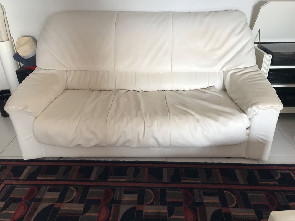 Vendo terno de sofas, brancos em pele