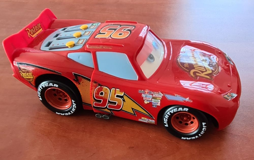 Samochód zygzak McQueen z bajki Cars  auta