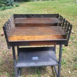 Grill ogrodowy na kółkach.