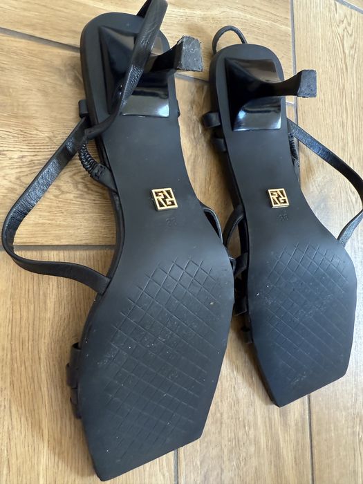 Босоніжки жіночі