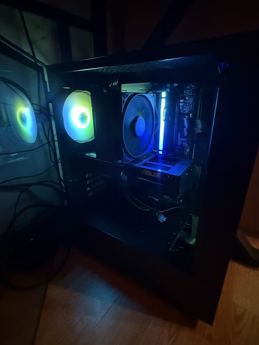 PC / Ryzen5 7500 / RTX 5060 / 16gb RAM