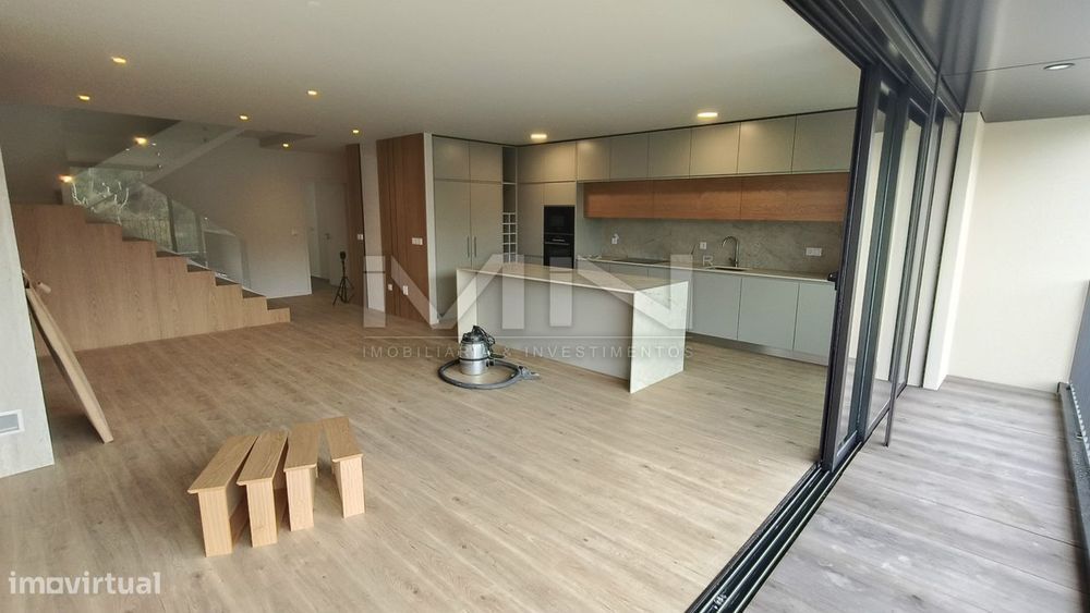 Moradia T3 +1  com 3 Suites - LOTE 16