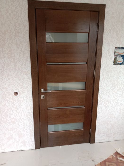 Виготовлення дверей.дерев'яні двері.Двері з масиву.