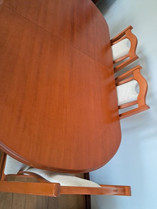 Stol rozkladany 6-10osób  z Krzeslami Calvados.