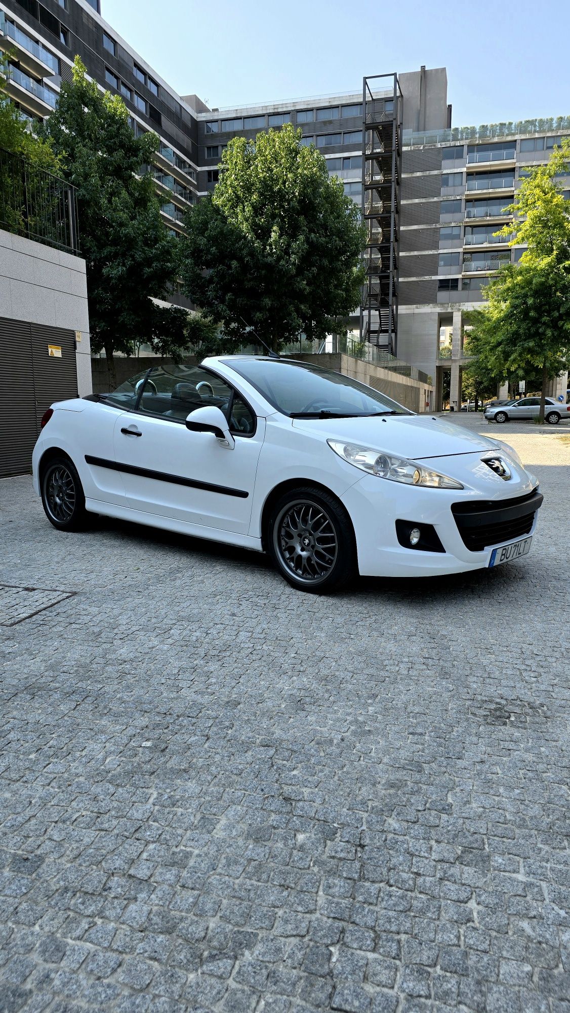 Peugeot 207CC – Descapotável com estilo e confortoPeugeot 207CC 1.6 Di