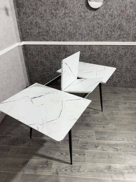 Стіл розкладний на металевих ножках