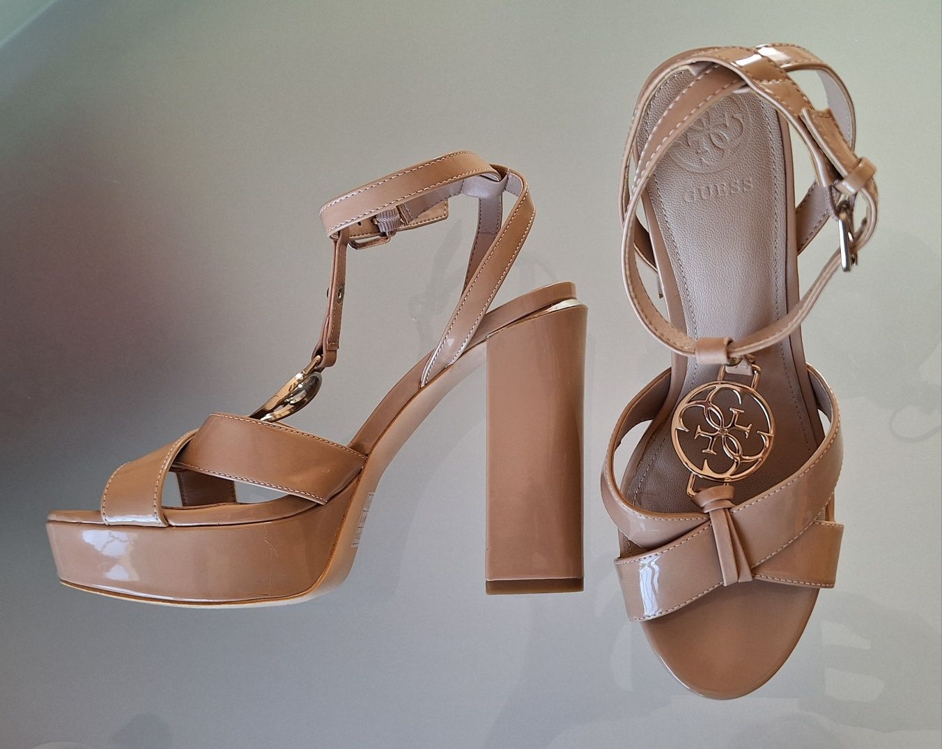 Sapatos bege (Guess)
