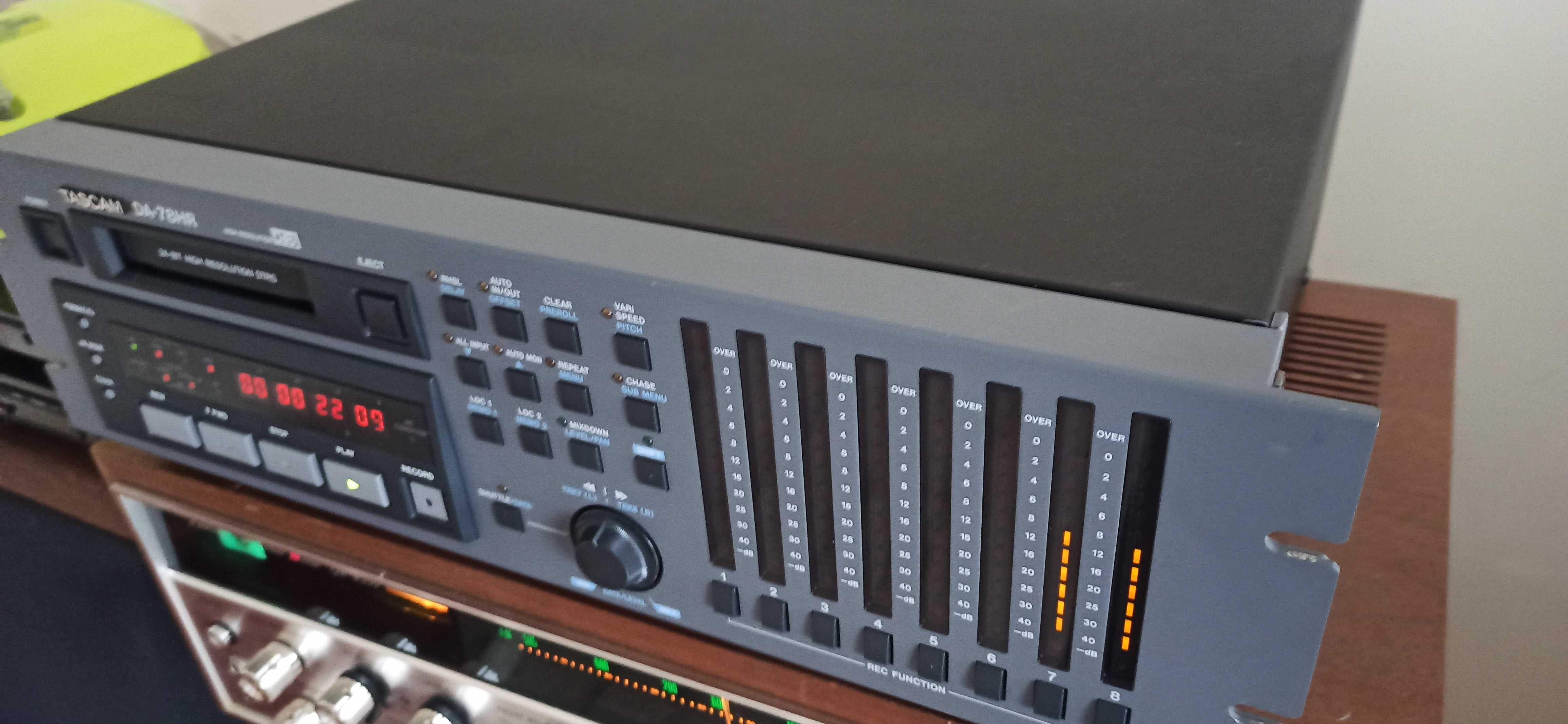 Magnetofon DAT TASCAM DA-78HR dtrs