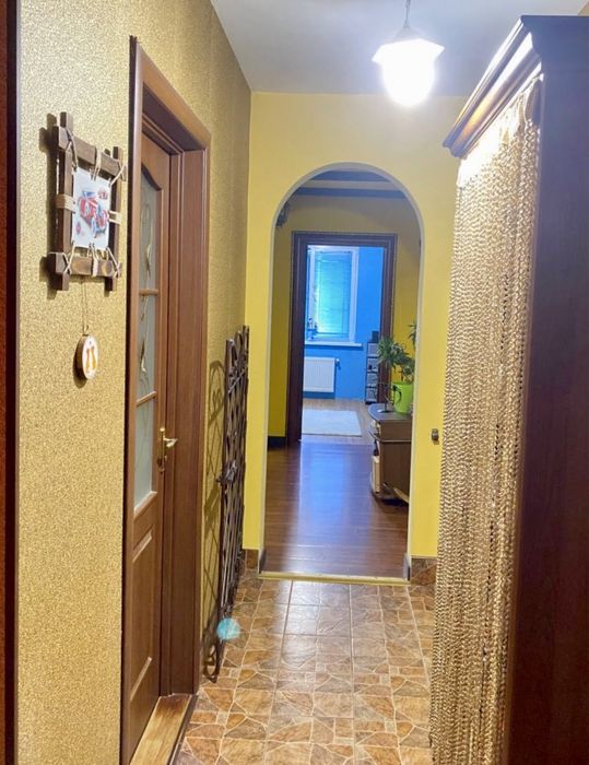 Продам квартиру 4 кімнати . Р-н Вишенька .