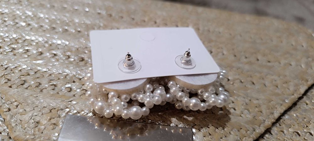 Brincos novos de pérolas