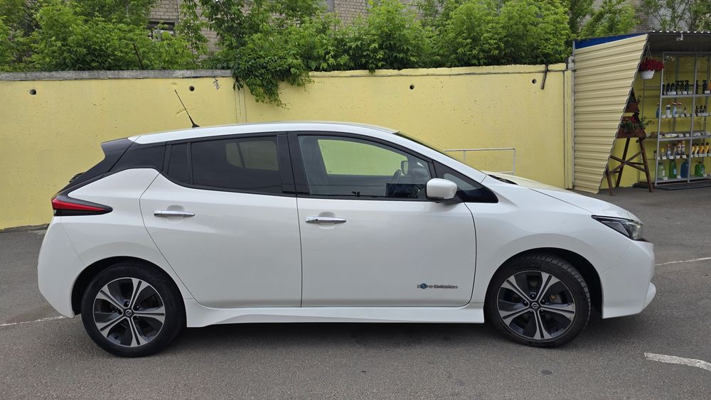 Авто Nissan Leaf