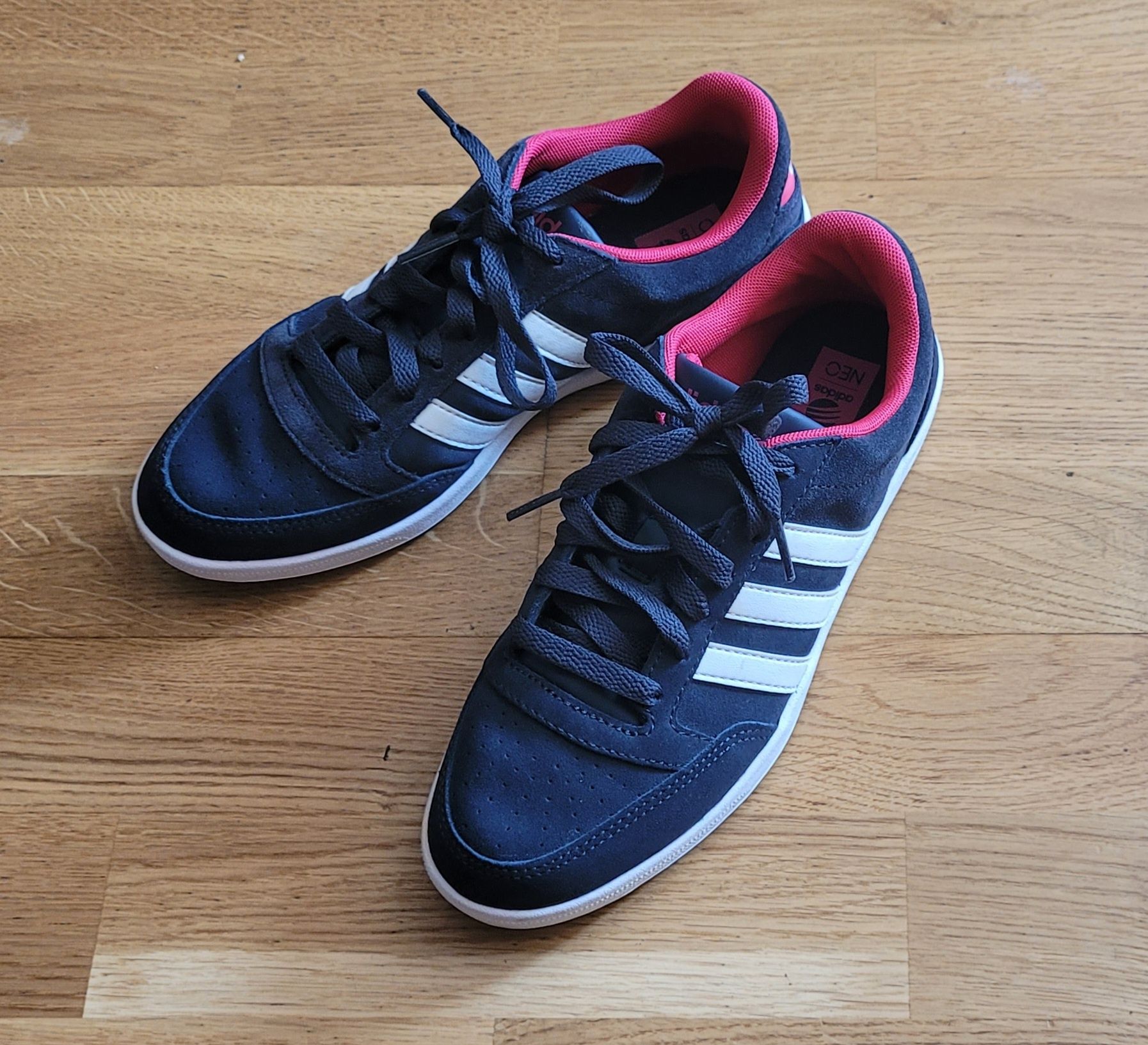 Кросівки Adidas neo 38