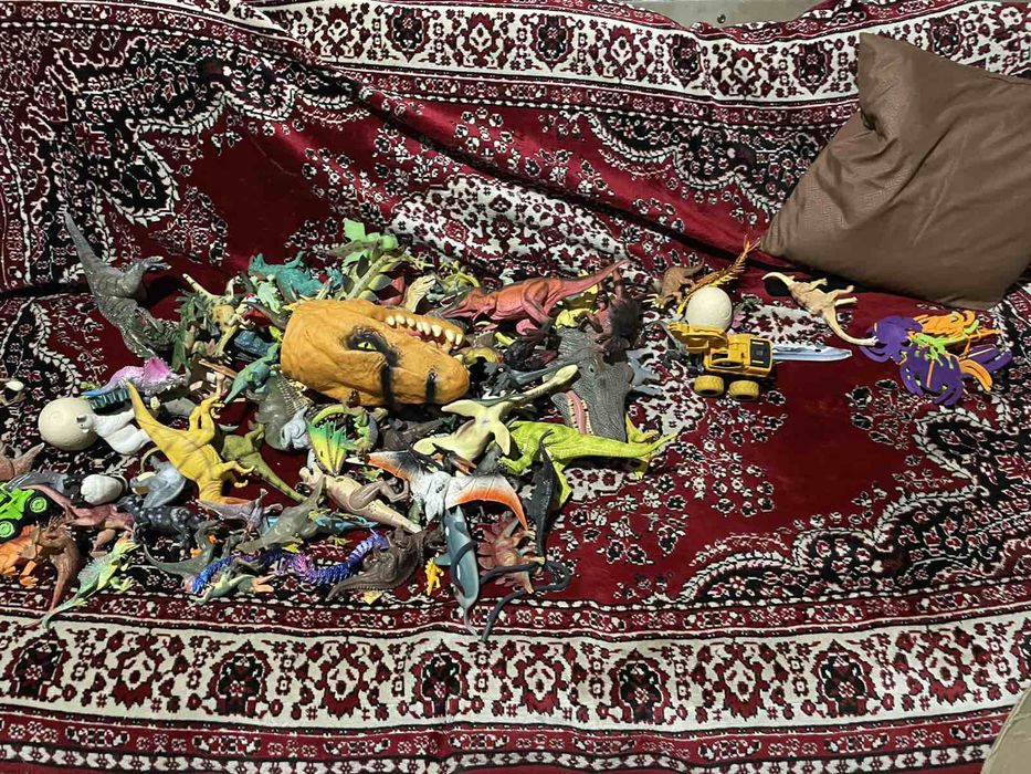 Коробка игрушек динозавров
