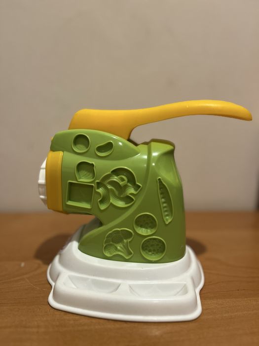 PlayDoh машина іграшка