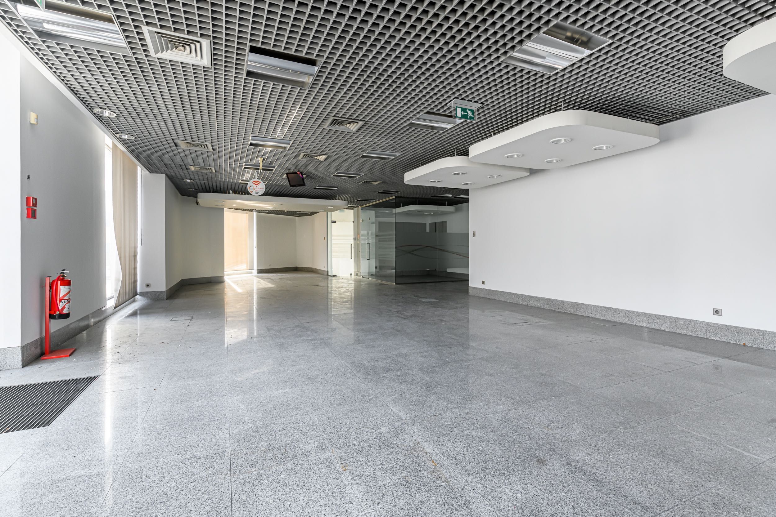 Venda loja com 202 m2 em Campanhã