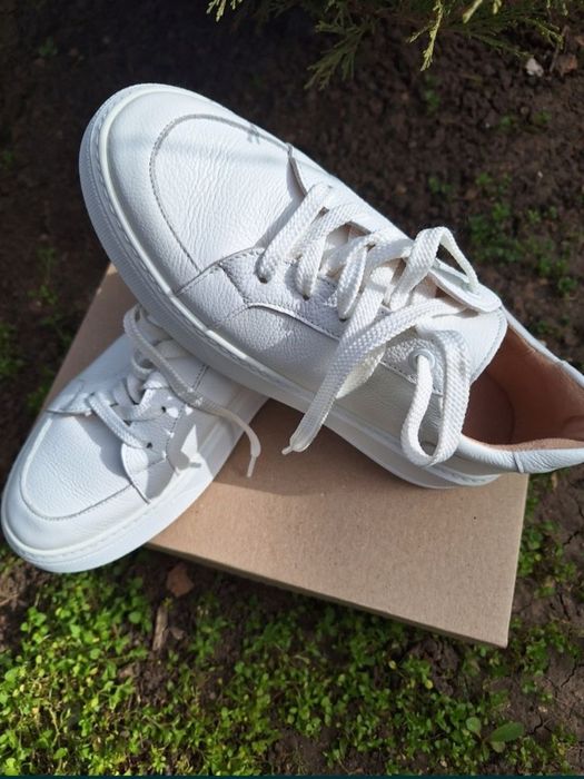 Продам кросовки натуральная кожа.