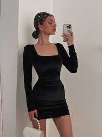 Чорна оксамитова сукня