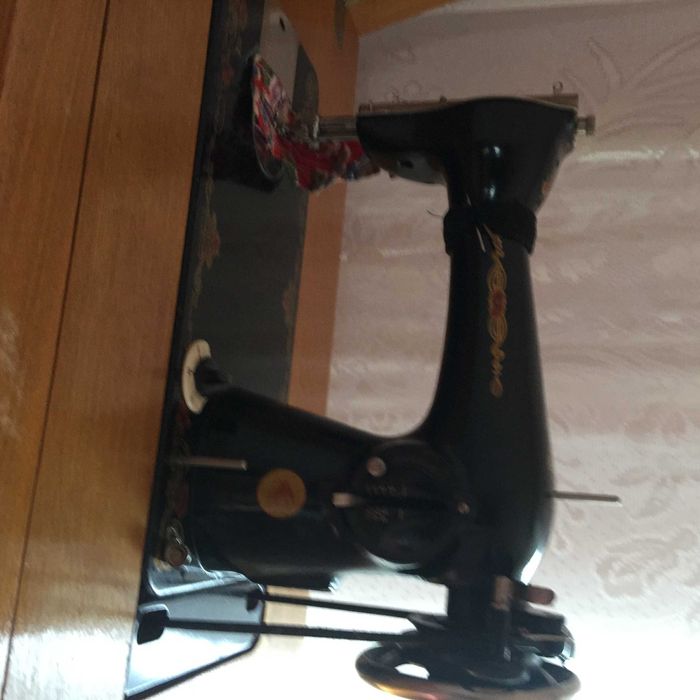 Швейна машинка Подольск 2м з тумбою робоча