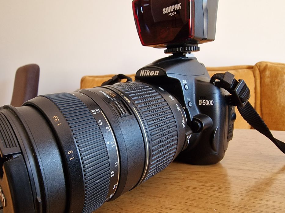 Nikon D5000, 2 obiektywy, teleobiektyw, lampa, lustrzanka