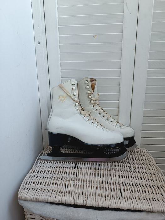 Коньки фигурные,  botas р.35.