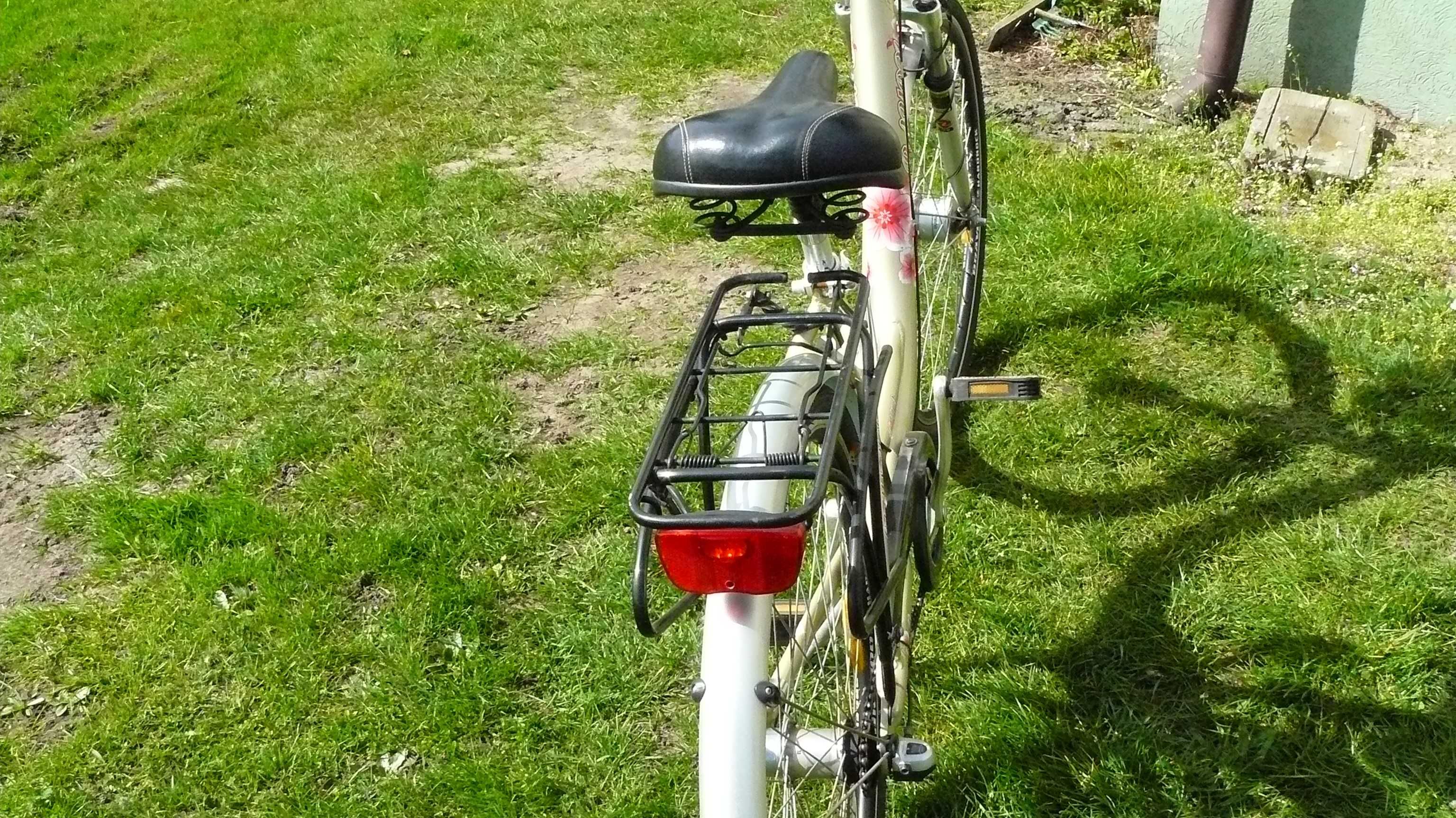 rower miejski ,damka  , koła 28 cali , rama aluminiowa, niski