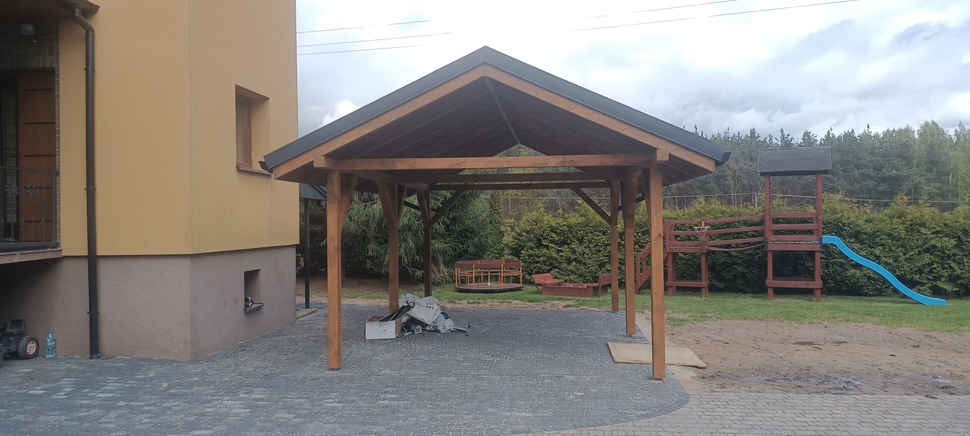 Zadaszenia pod samochód, wiaty, zabudowy