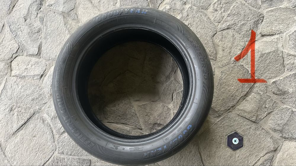 Good year efficent grip 100t 235/50r20