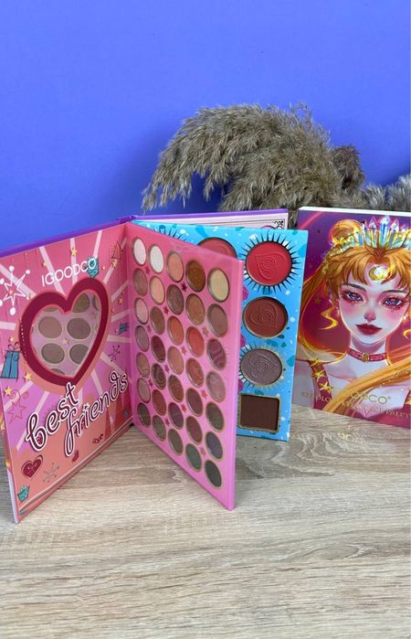 Дитяча косметика, палетки з косметикою, два види