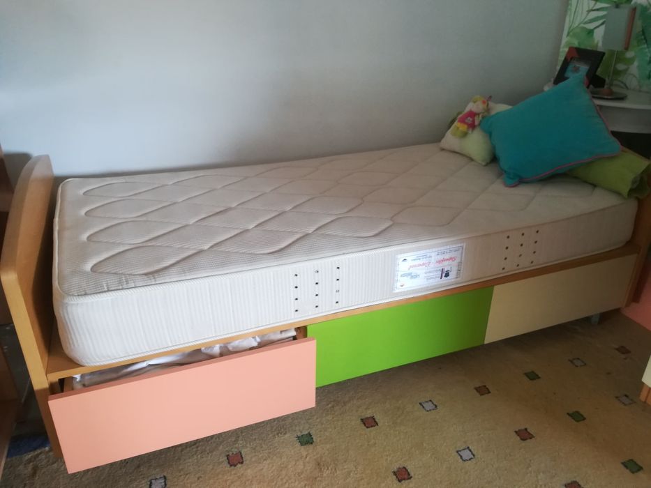 Quarto solteiro impecável