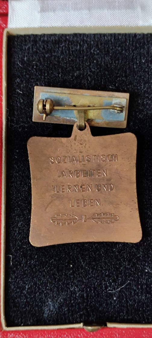 NRD medal honorowy Kolektyw Pracy Socjalistycznej 1964 rok