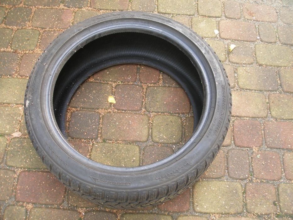 opona Bridgestone Blizzak LM25V 235 40 r18