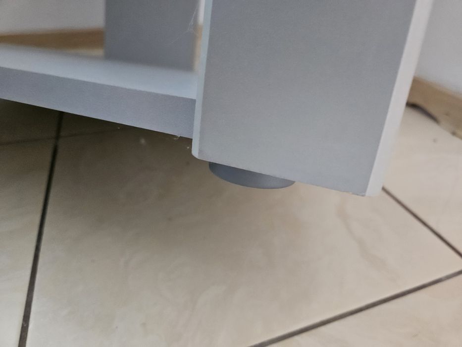 Szafką RTV że szklana półką