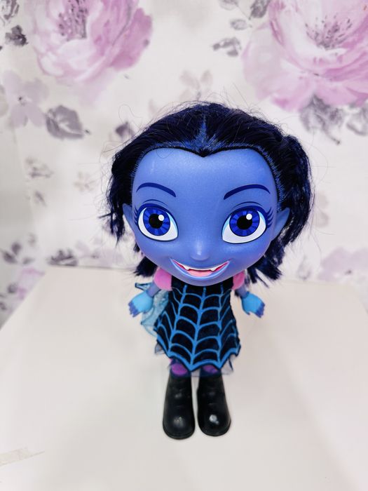 Duża lalka, Disney Wampiryna