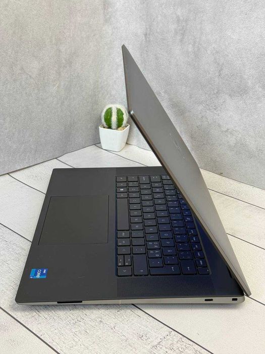 Dell Precision 5680 i7-13700H  RTX 3500 12GB DDR6 Ada / 32GB / 1TB SSD