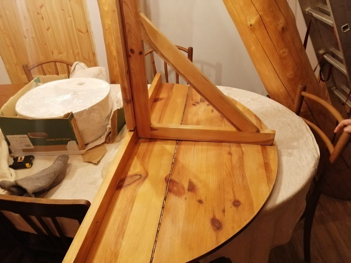Stolik składany wykonany z drewna sosnowego