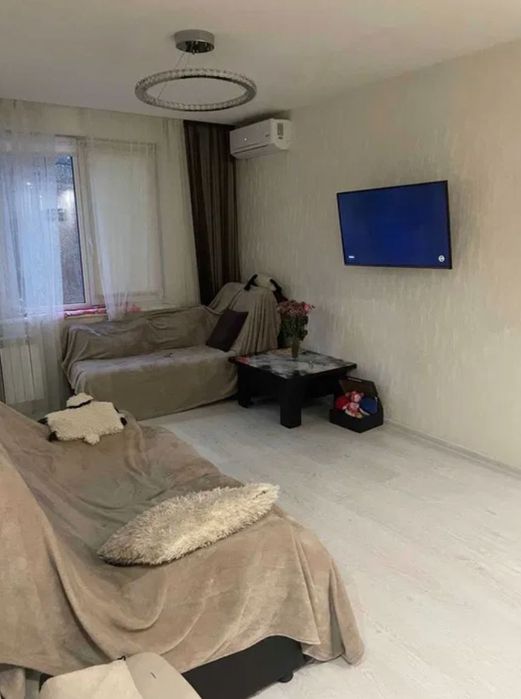 Продам 3 комнатную квартиру пр-т Гагарина, метро Спортивная S=65м2 VW