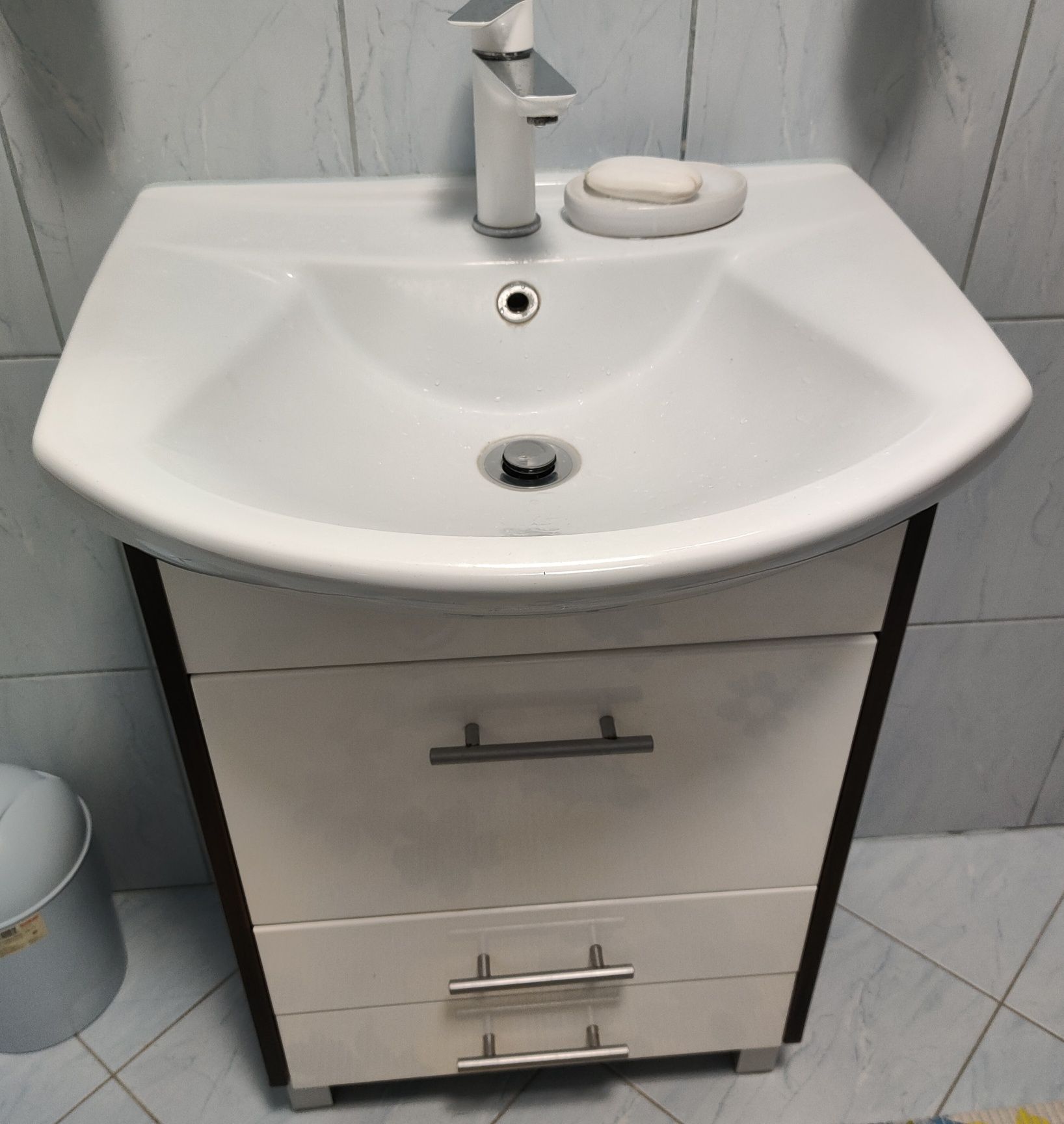 Komplet szafek łazienkowych