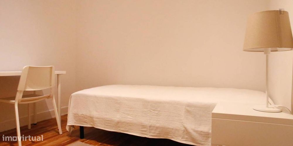 303179 - Quarto com cama de solteiro em...