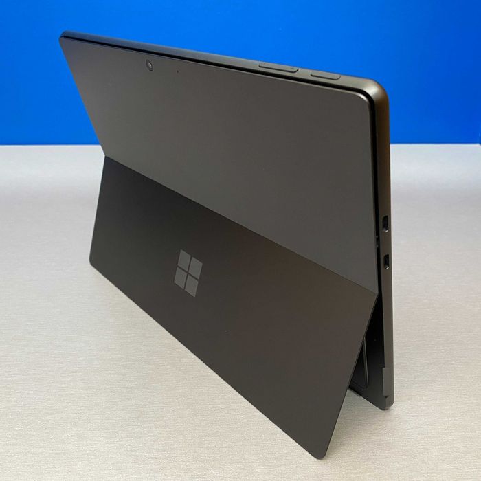 Microsoft Surface Pro 11 - 13" OLED (Snapdragon X Elite/16GB/256GB)