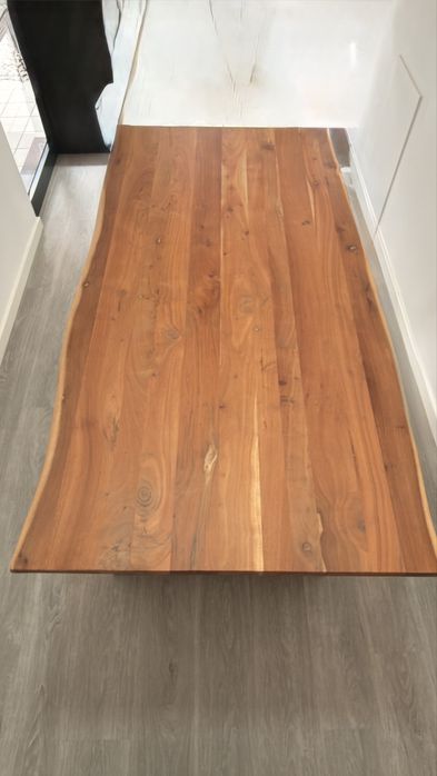 Mesa de jantar em Madeira Maciça da Kave