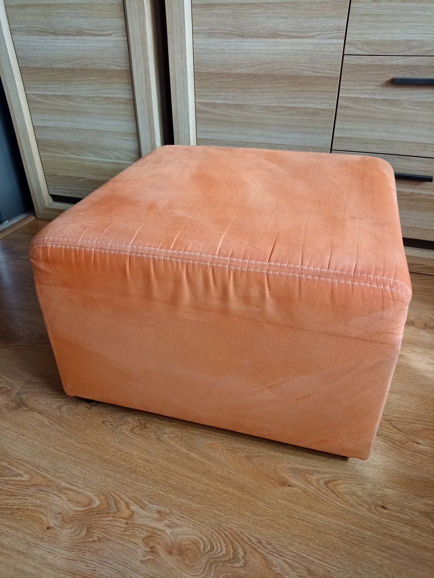 Pomarańczowa pufa, sofa, krzesło 60x60x40