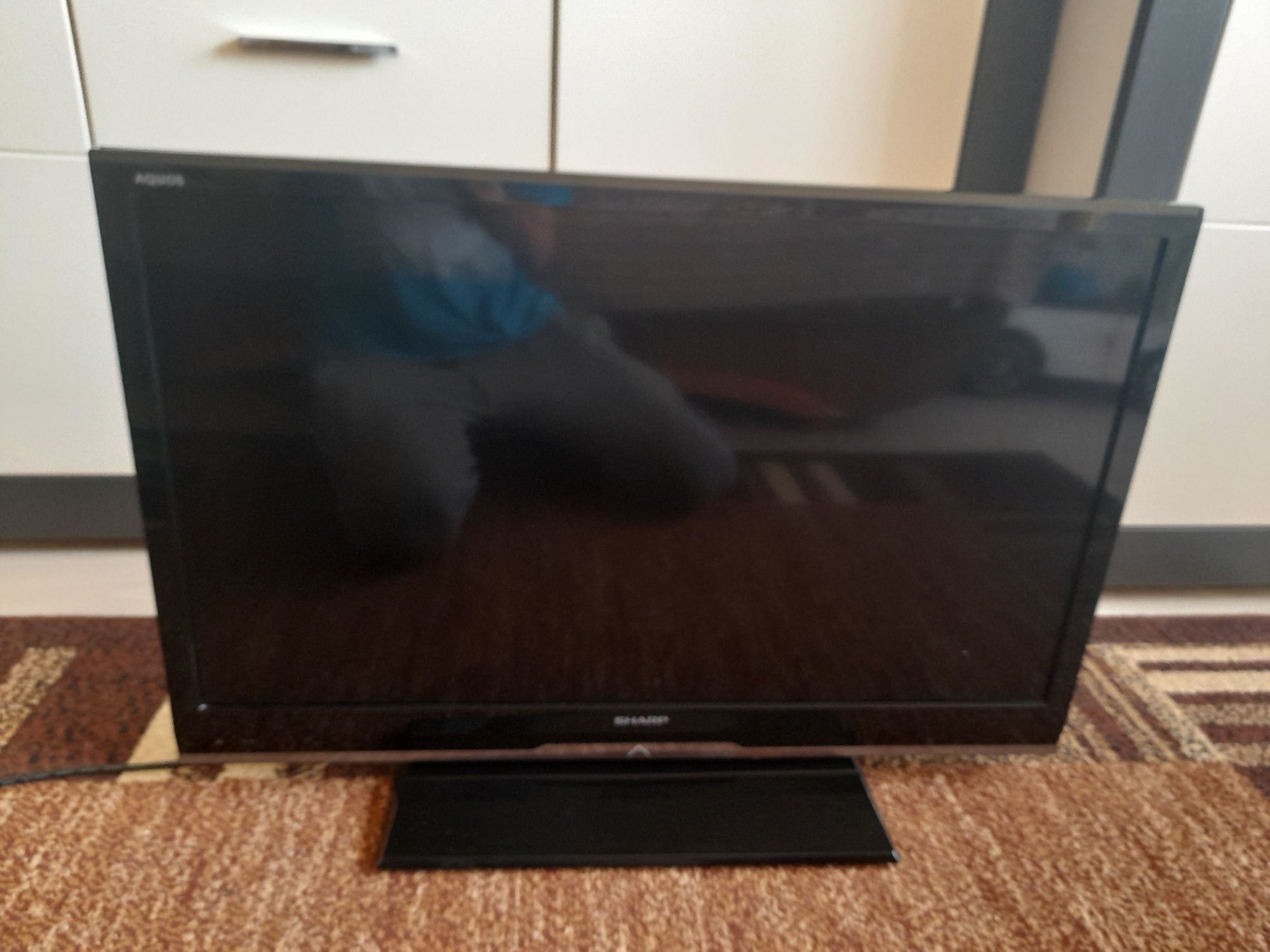 Telewizor Sharp 32 całe.