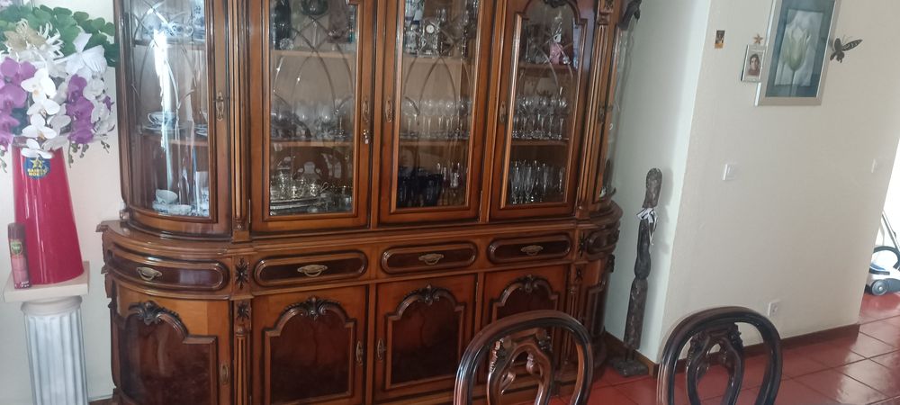 Mobilia de sala em nogueira