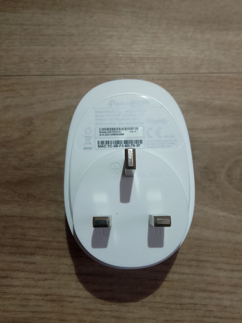 Розумна розетка TP-Link Smart Wi-Fi Plug HS100