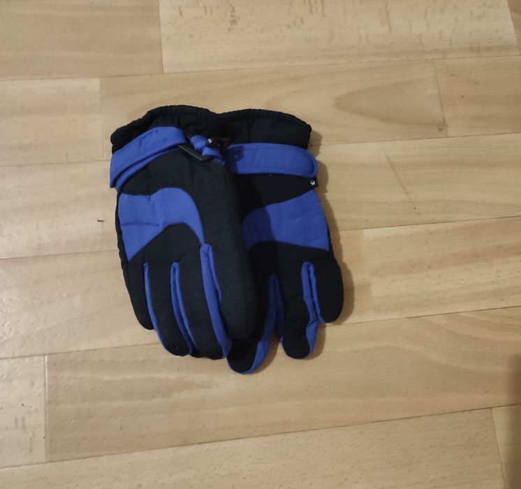 Продам зимние перчатки для мальчика р 116-122